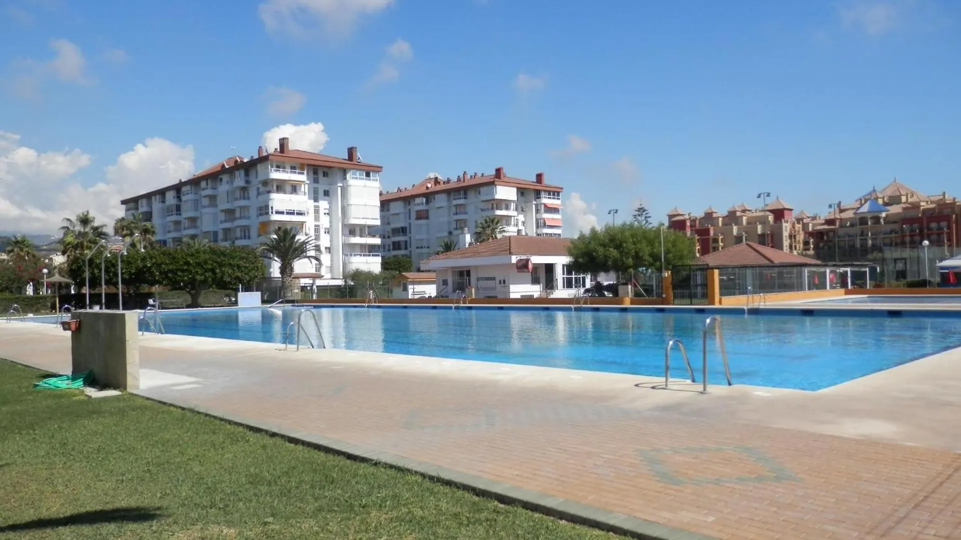 Laguna 13 1.4 Torrox 0*,  Spain